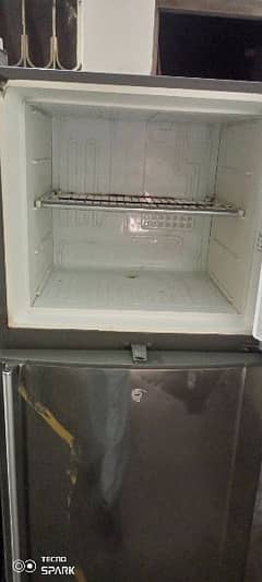 Dawlance medium size fridge for sale 0
