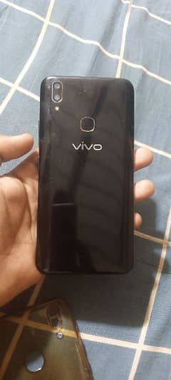 Vivo y85 Condition 10 by 10 With 4/64 with box Only:-11500 0