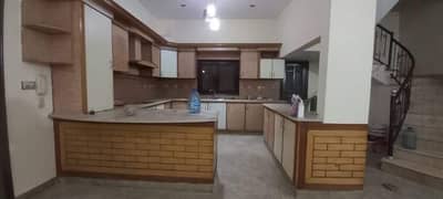 3 bed drawing lounge renovated flate for rent 0