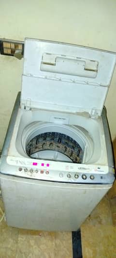 Fully Automatic Dawlance washing machine.