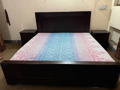 King bed with 2 site Tables