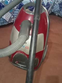 Dawlance 1600 Watt vacuum cleaner for home and office use
