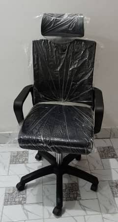 New Head Comfortable Black Revolving Chair