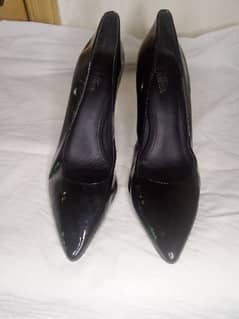 Branded, like new pre-loved heels excellent condition