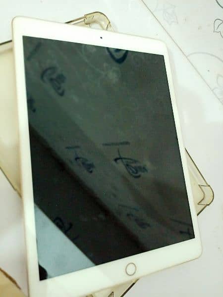 ipad 8 generation 32gb with box charger 3