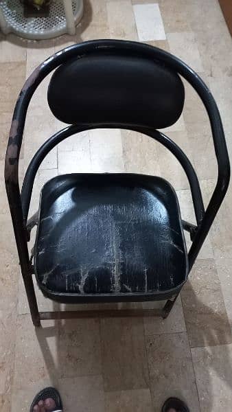2 CHAIRS SALE IN VERY CHEAP PRICE 1 STUDY HAND BOOK WRITE READ CHAIRS 1