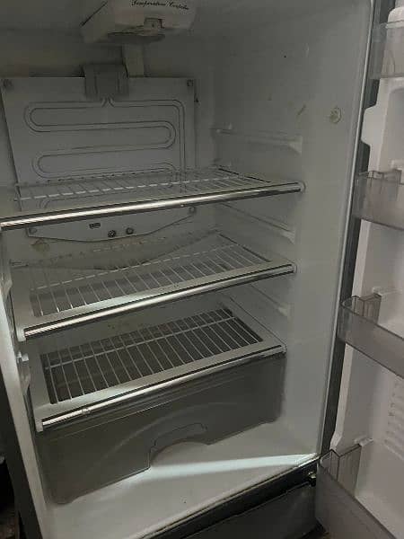 Dawlance medium size refrigerator (fridge) 3