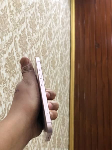 iphone 13Jv pink colour 1
