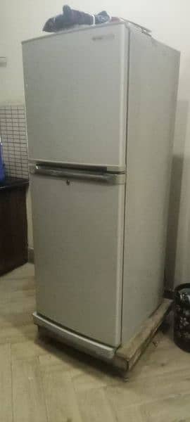 Orient refrigerator bohat kam use hui hai cooling bohat hai 6