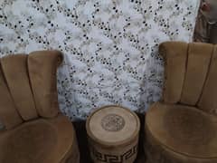 2 sofa chairs 1 tabel full new condation
