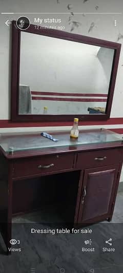 dressing table for sale in metal and good condition