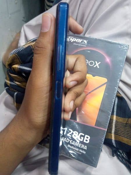 sparx neo x 4/128 gb with box and charger 2