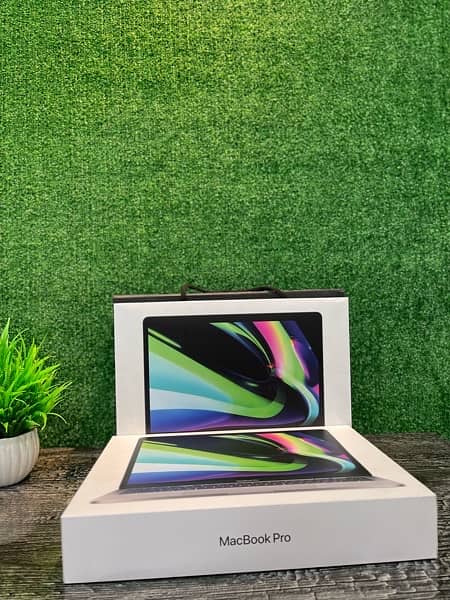 Macbook pro 2020 M1  Chip 13”inch 8Gb Ram 512GB Ssd 1