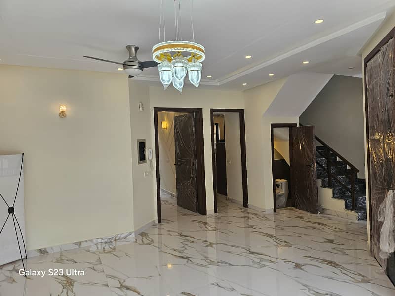 5 Marla Modern Design House For Sale In 
Dream Gardens
 Lahore 5