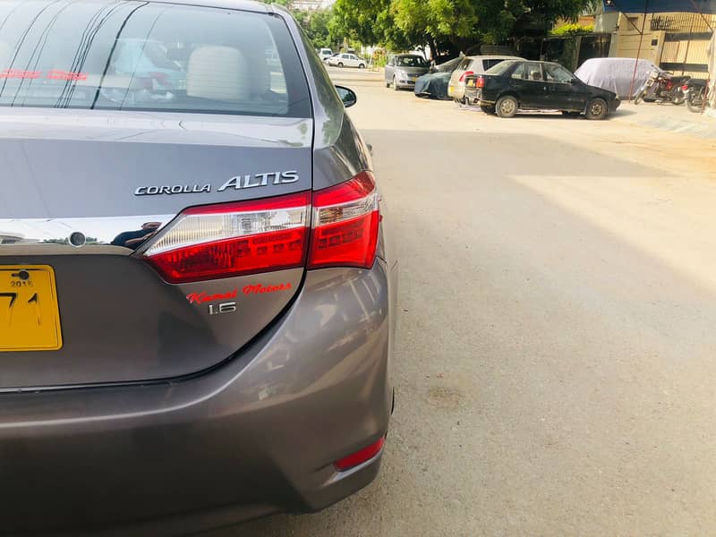 Toyota Corolla Altis Automatic 1.6 2015 8