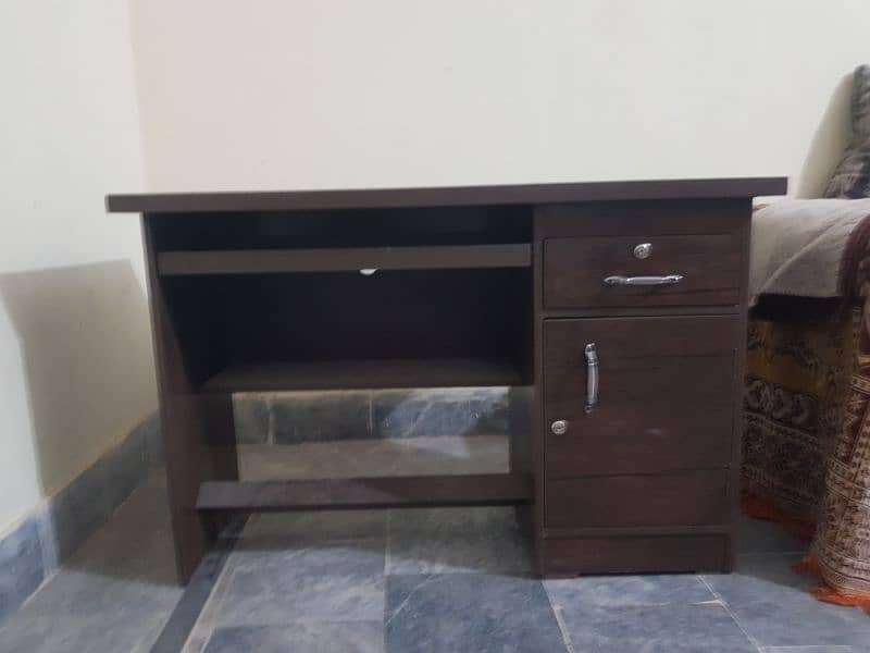 table & chair for sale 0