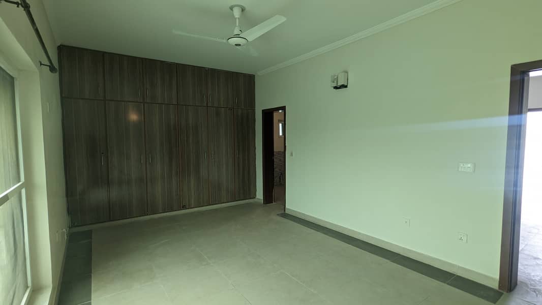 1 Kanal House For Sale In The Heart Of Lahore With Service Lane 1