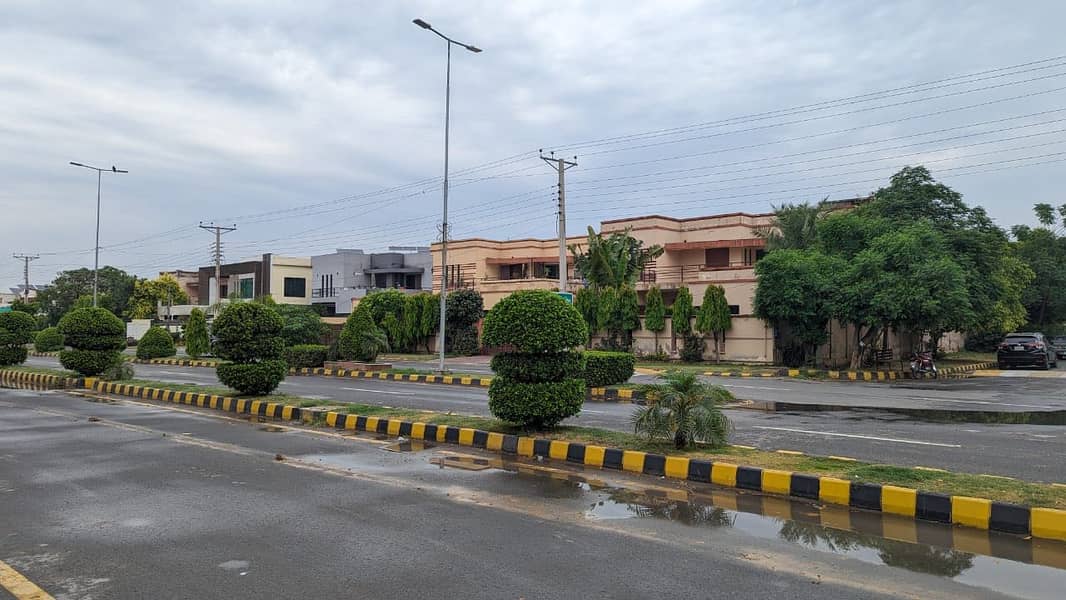 1 Kanal House For Sale In The Heart Of Lahore With Service Lane 8