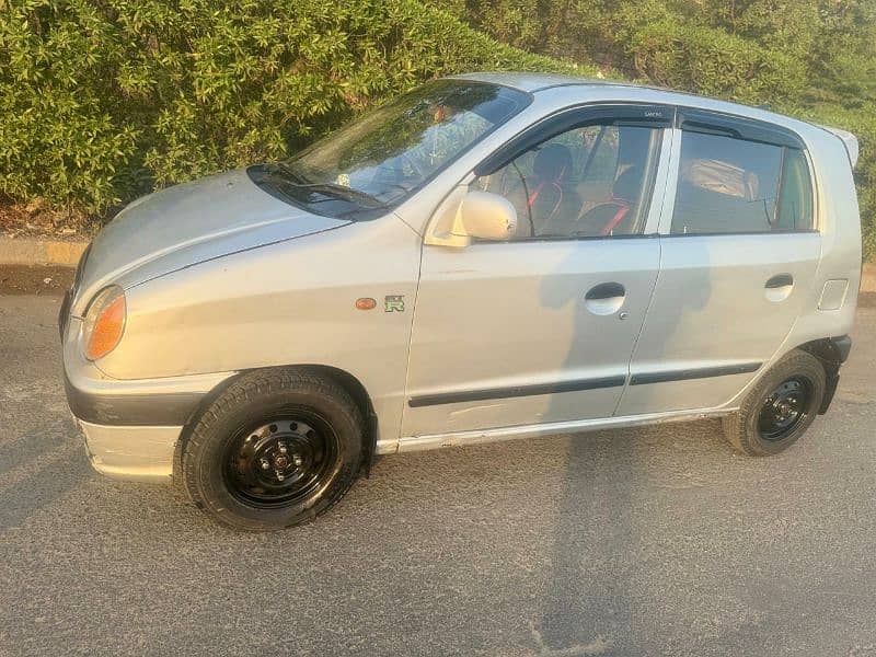 Hyundai Santro 2003/2004 neat & clean home use car. 3