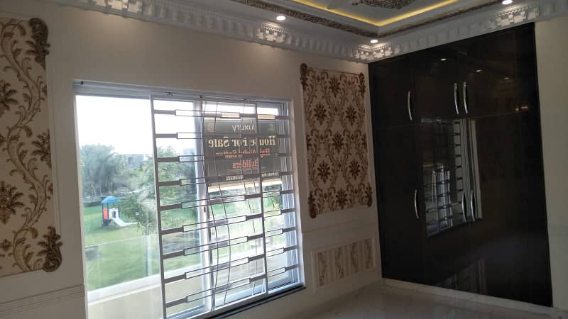10 Marla Brand New Luxury Lower Portion Available For Rent Upper Locked In Bahria Town Lahore. 15
