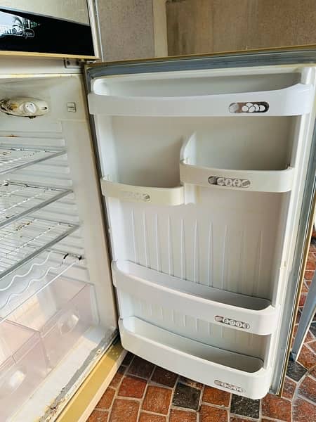 Orient refrigerator 68750 GD 2