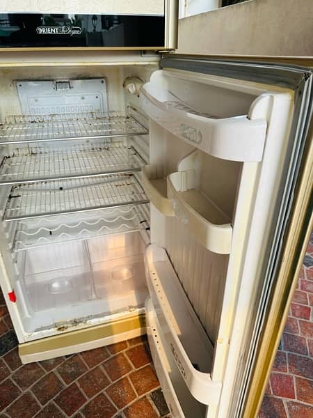 Orient refrigerator 68750 GD 4