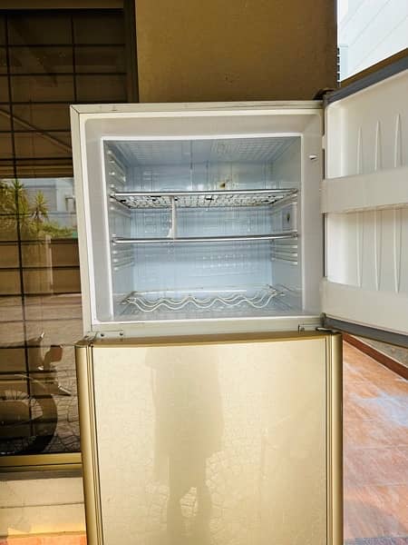 Orient refrigerator 68750 GD 5