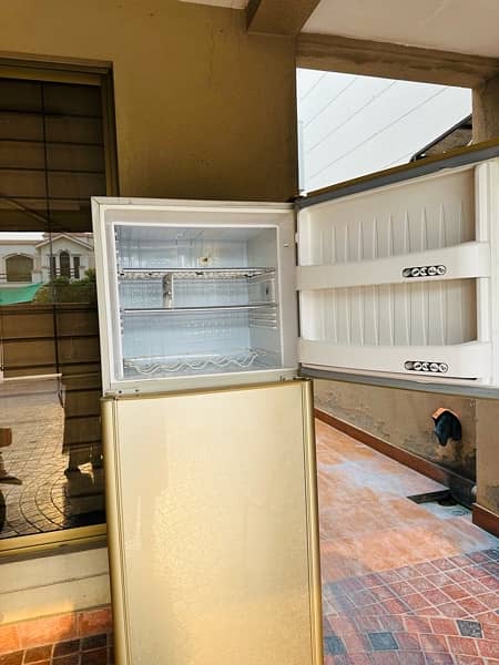 Orient refrigerator 68750 GD 8