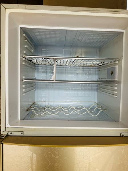 Orient refrigerator 68750 GD 9
