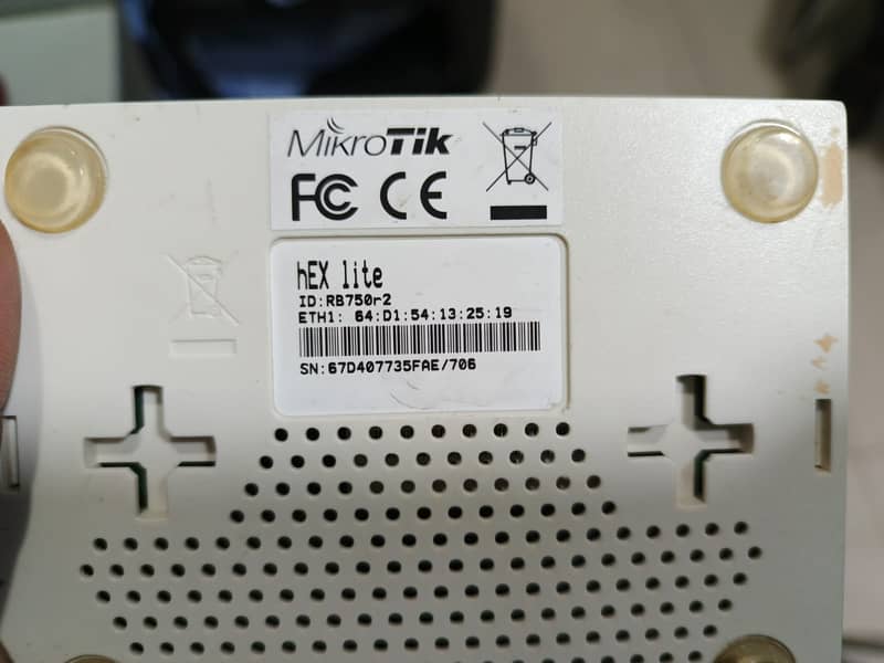 MIKROTIK RouterBOARD hEX lite (RB750r2) (RouterOS Level 4) 1