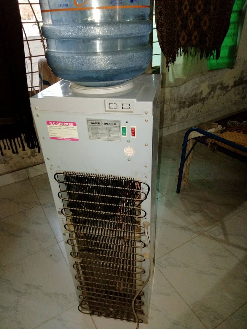 Water Dispenser 3 in one /hot /cool /freezer 10/10 condition 1