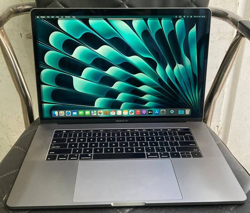 MacBook Pro 2018 i7 16gb Ram 512gb Storage 0