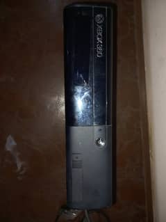 Xbox 360 like new condition with original power cable  and has games