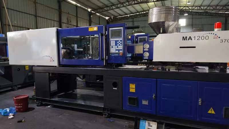 injection moulding machine 2