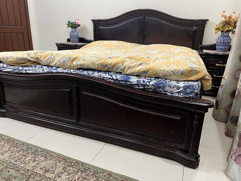 king size mat finish wooden bed for sale 4