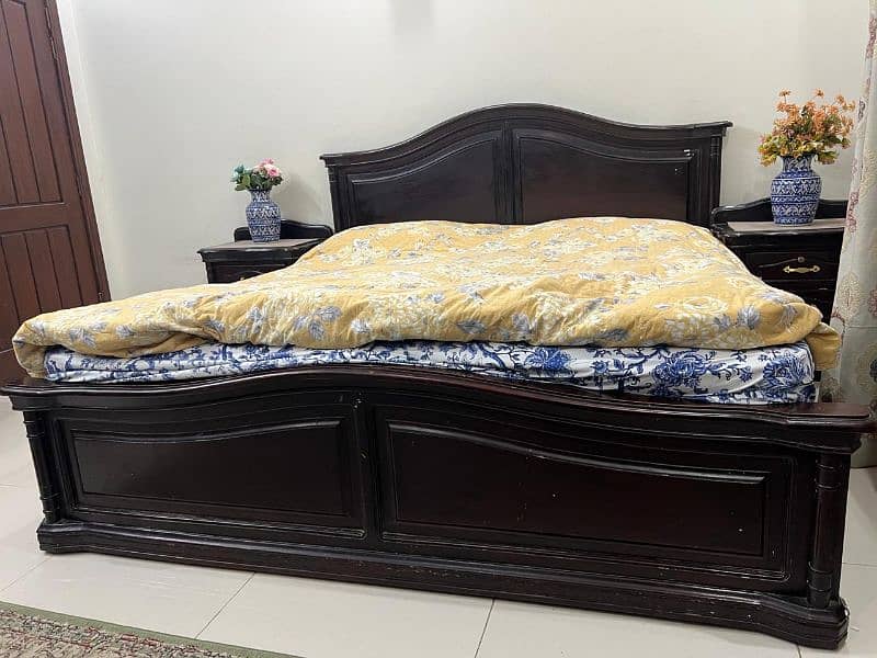 king size mat finish wooden bed for sale 5