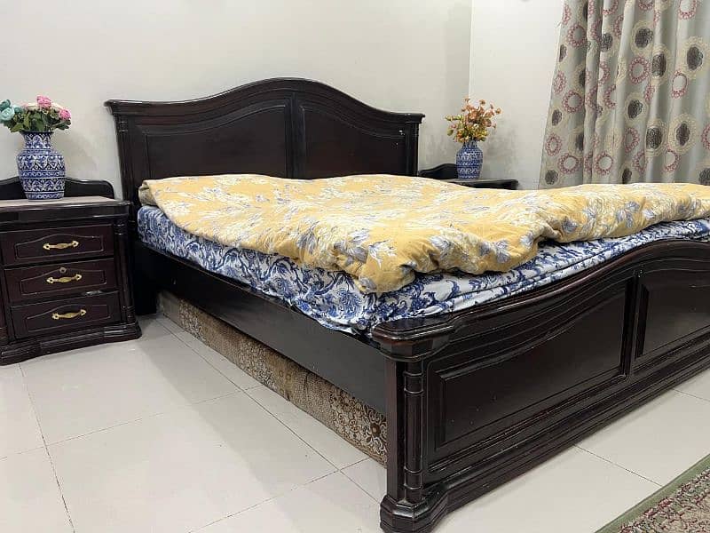 king size mat finish wooden bed for sale 7