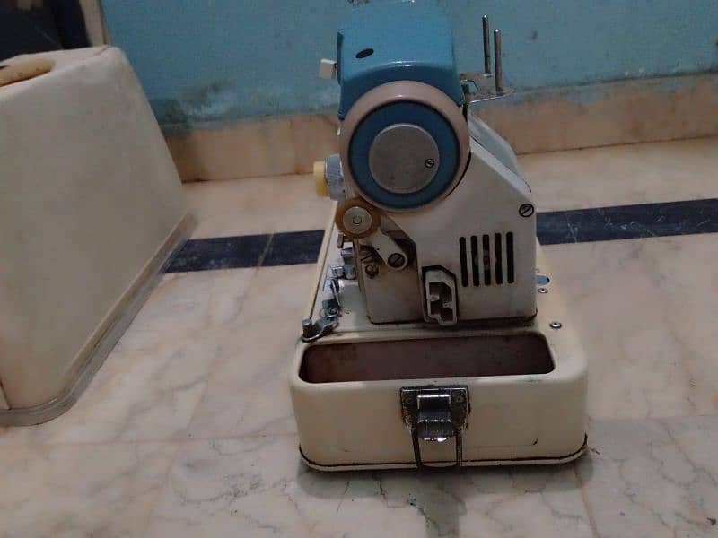 Toyota Deluxe sewing machine 9