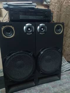 amplifire and woofers  12 ". 0