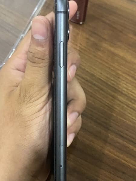 Iphone 11 128 GB PTA approved 4