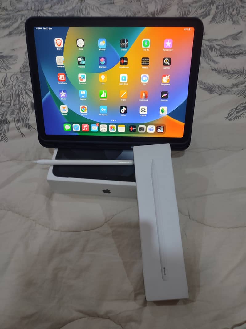 iPad Air 5 (64 GB & Cellular Version) + Apple Pencil 2nd Generation 1