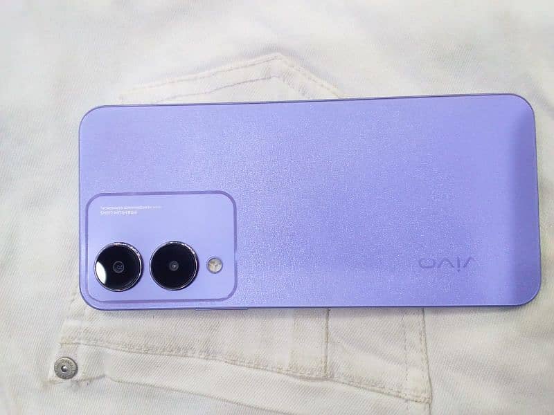 vivo y17s. 6/128 with box charger exchange possible 1