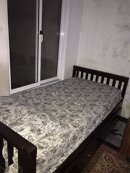 wooden single bed in excellent condition 0