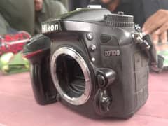 Nikon d7100 with battery