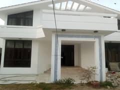 800 sq. yrd beautiful banglow available for Rent in Ittehad Commercial