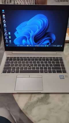 HP ELITEBOOK . Just like new!!