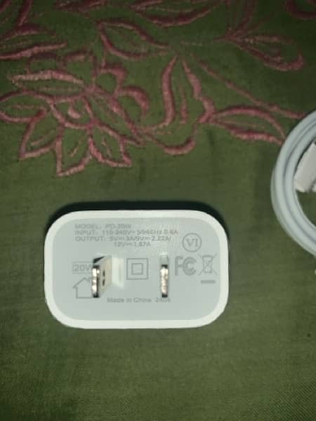 Apple 20W charger with cable 1