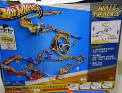 Hotwheels with Wall Track