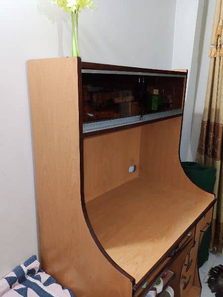 Contact on 03348116411 Computer Table 19/20 condition used for sell 1