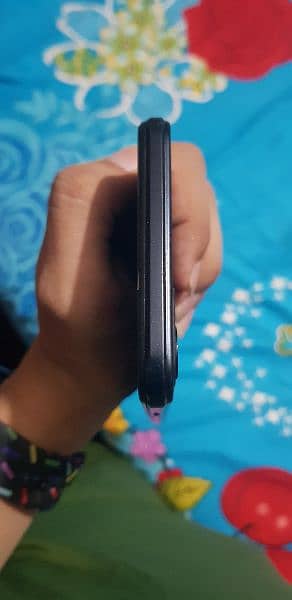 infinix hot 12 6/128 bus panal Ka glass Thora say TOTA Ha 3